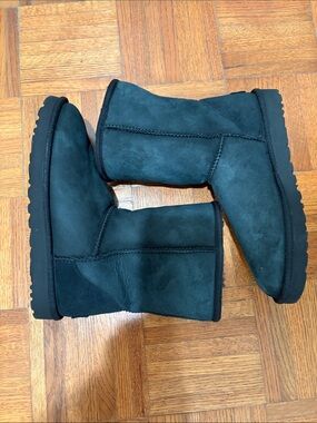 UGG Black 8” Boot